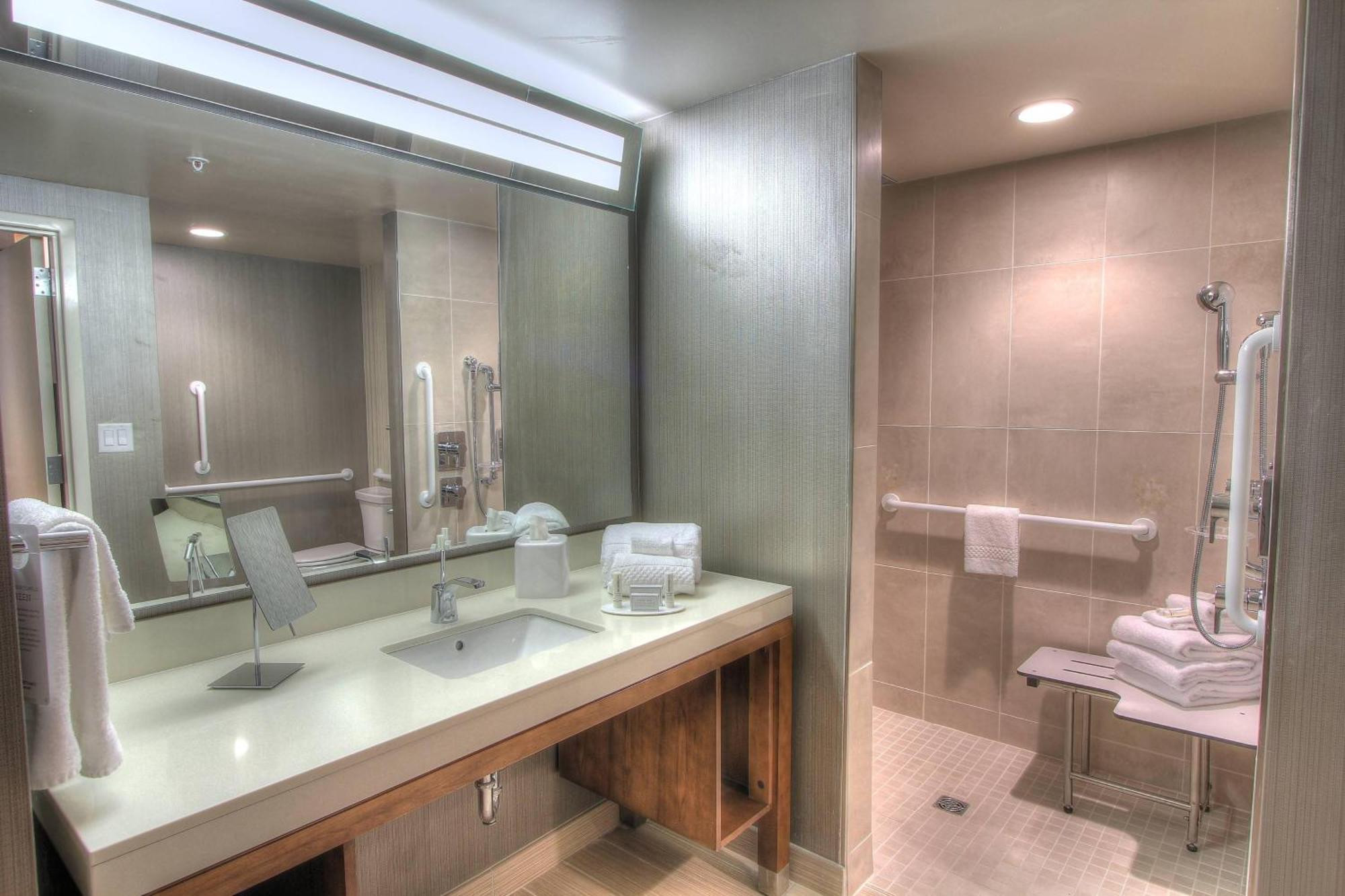 Отель Courtyard By Marriott Gatlinburg Downtown Экстерьер фото