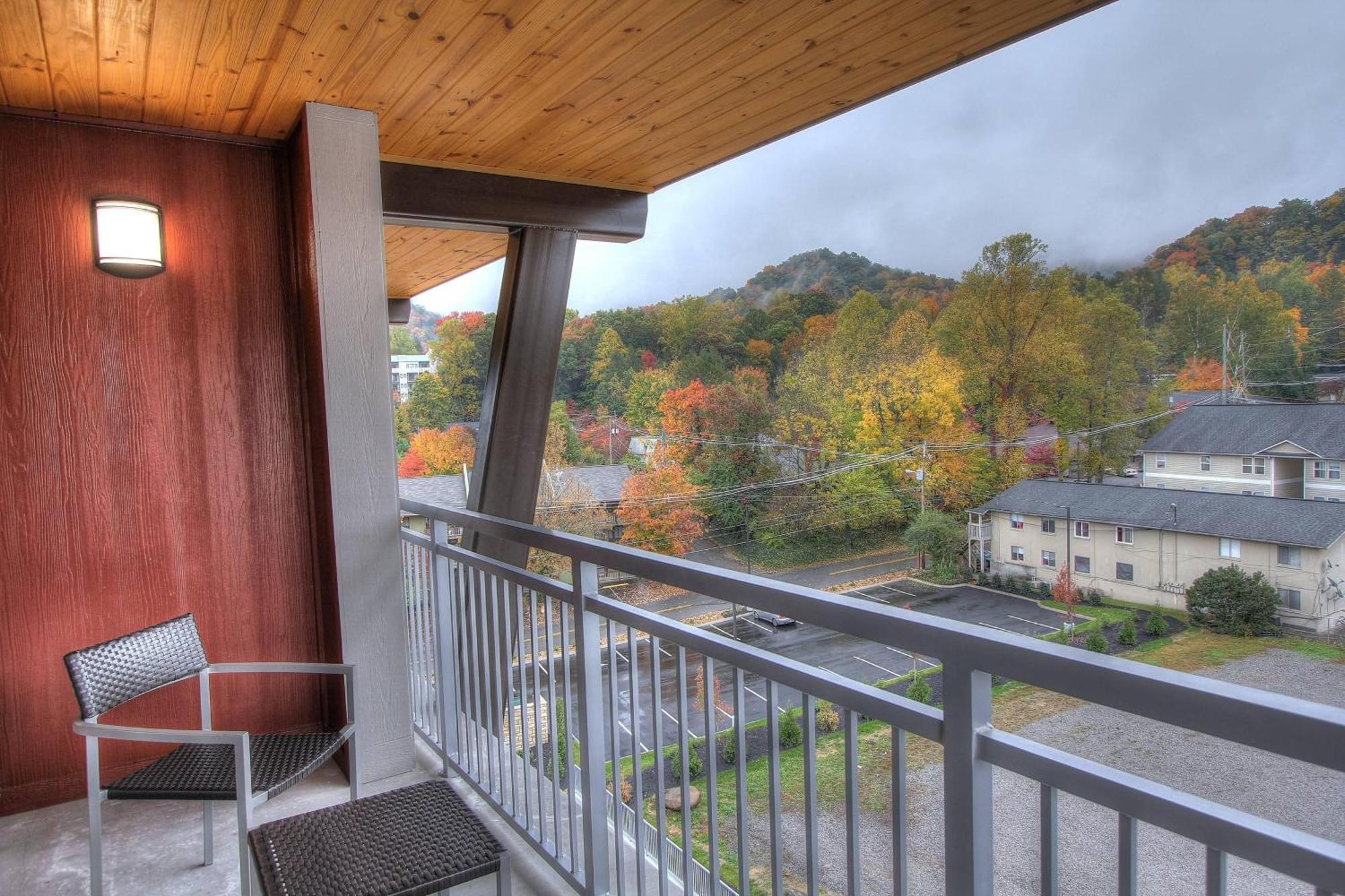 Отель Courtyard By Marriott Gatlinburg Downtown Экстерьер фото
