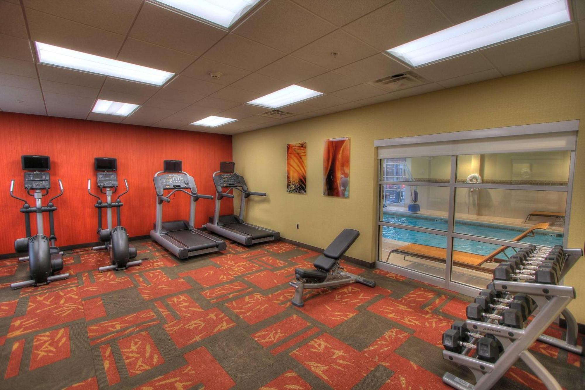 Отель Courtyard By Marriott Gatlinburg Downtown Экстерьер фото