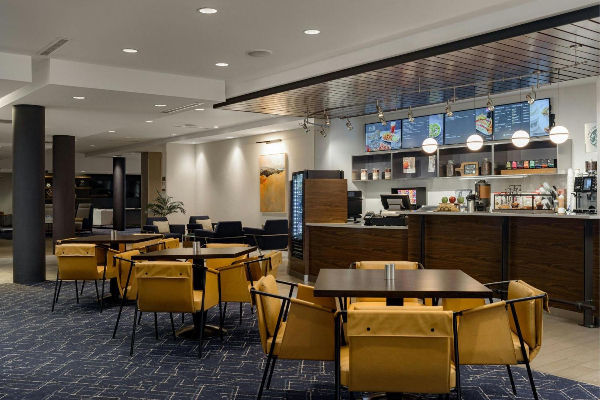 Отель Courtyard By Marriott Gatlinburg Downtown Экстерьер фото