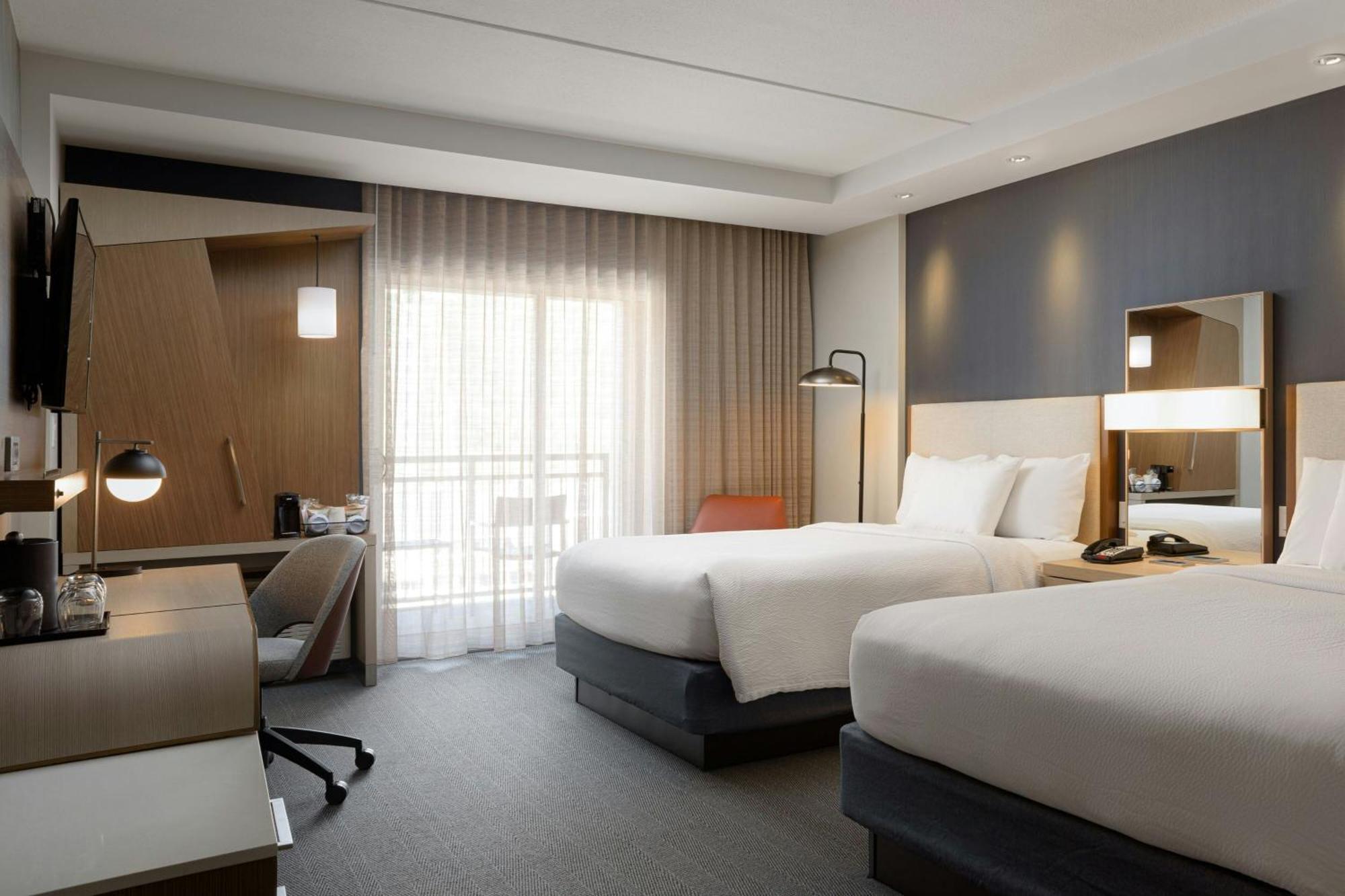 Отель Courtyard By Marriott Gatlinburg Downtown Экстерьер фото