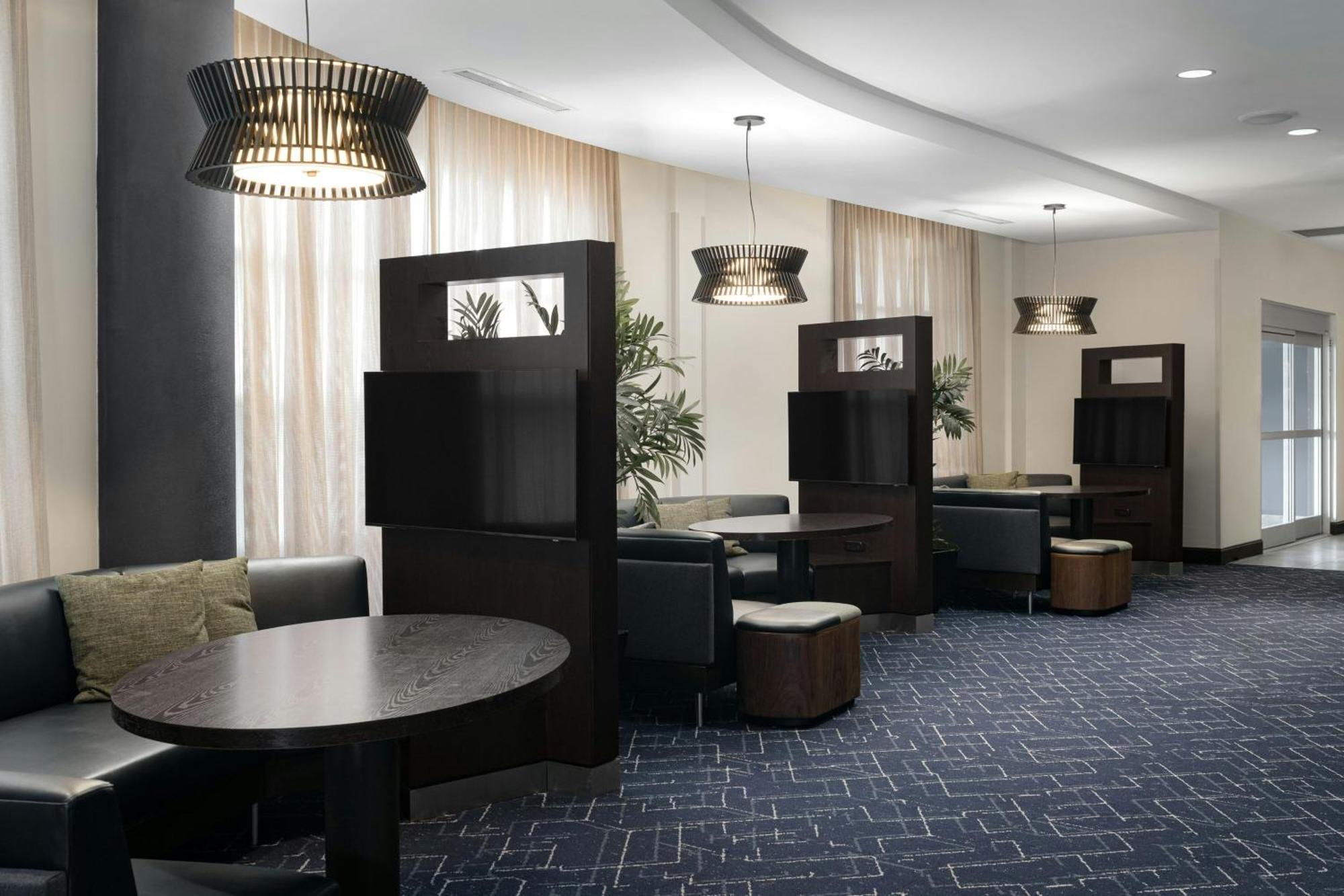 Отель Courtyard By Marriott Gatlinburg Downtown Экстерьер фото