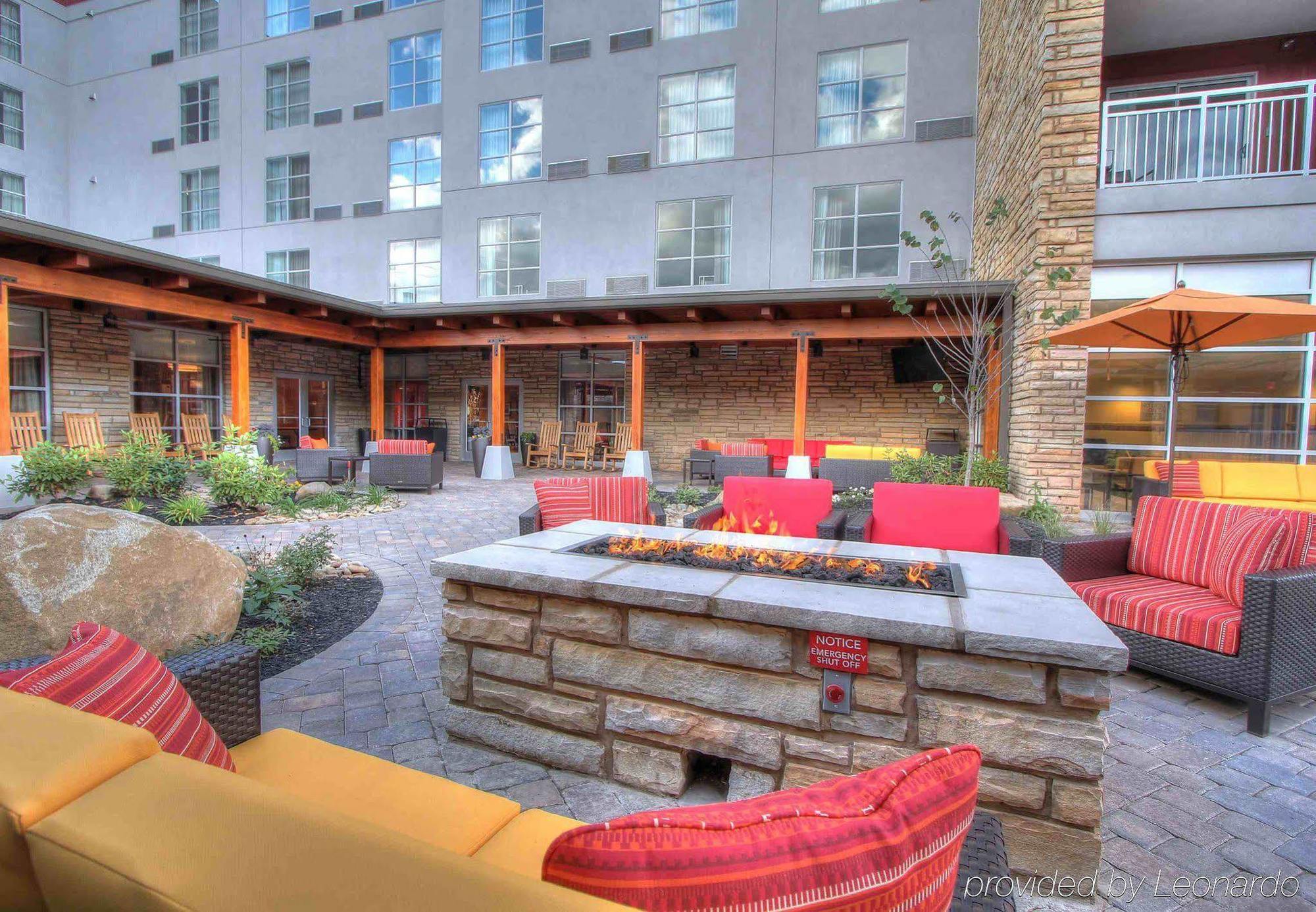 Отель Courtyard By Marriott Gatlinburg Downtown Экстерьер фото