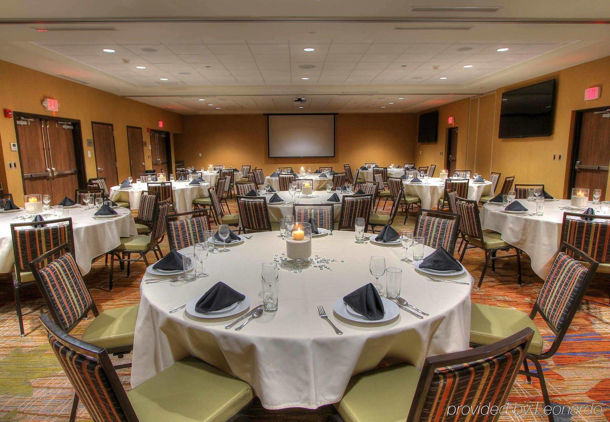 Отель Courtyard By Marriott Gatlinburg Downtown Экстерьер фото