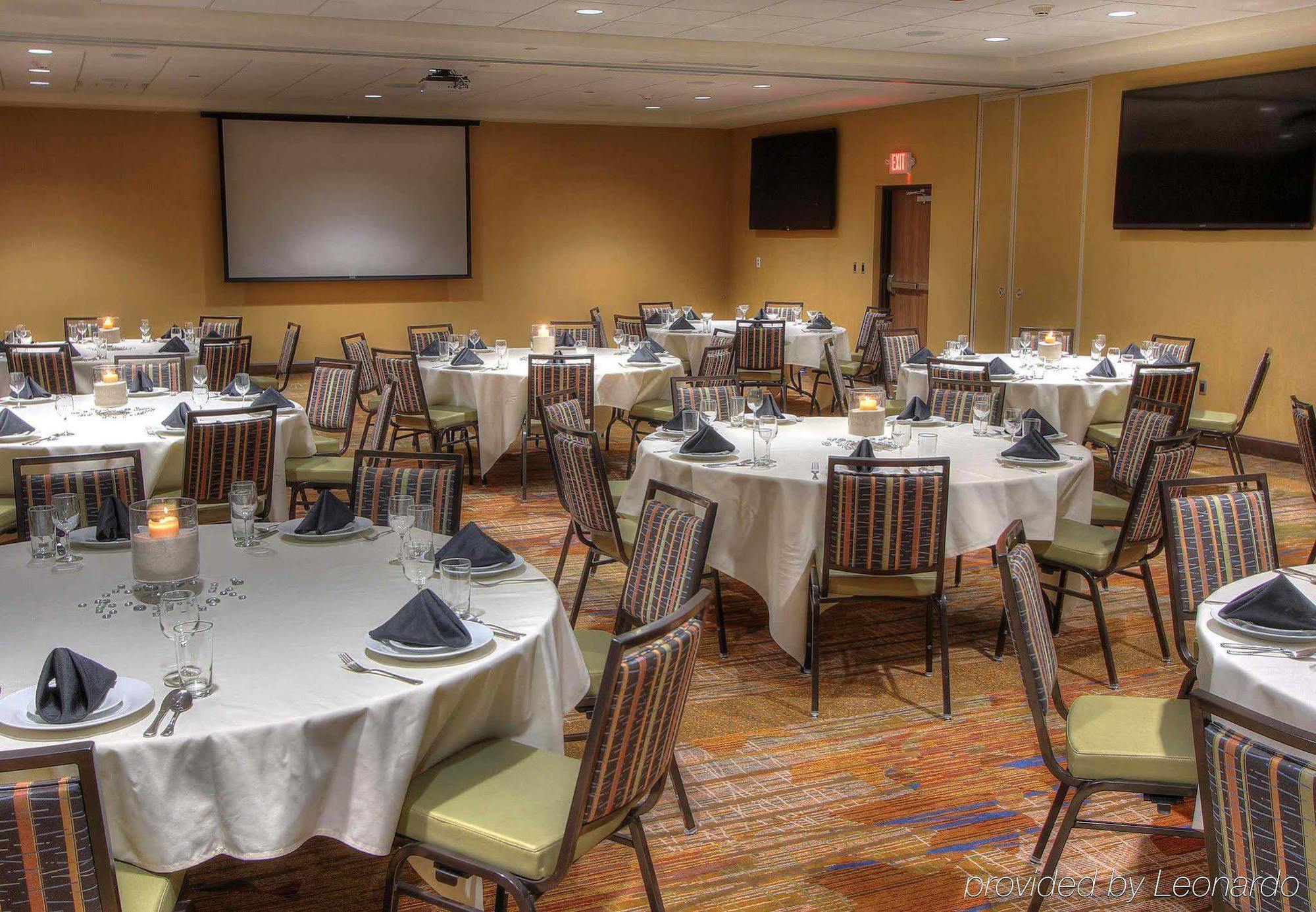 Отель Courtyard By Marriott Gatlinburg Downtown Экстерьер фото